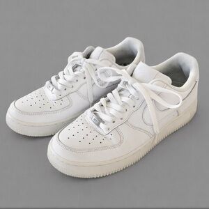 Nike Air Force 1 '07 Triple White Size 9 Women’s Classic Minimalist Low Sneakers